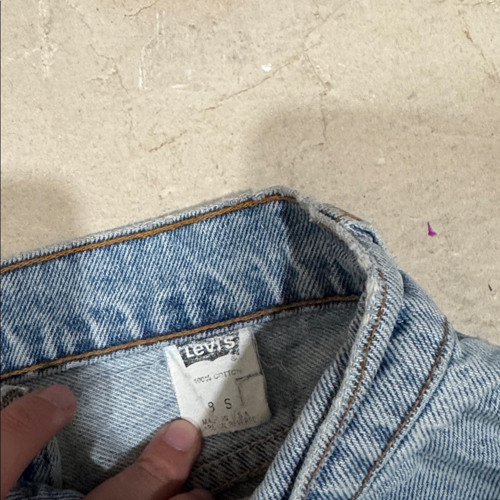 Levi’s Denim Frayed Hem Women Shorts - Picture 3 of 4
